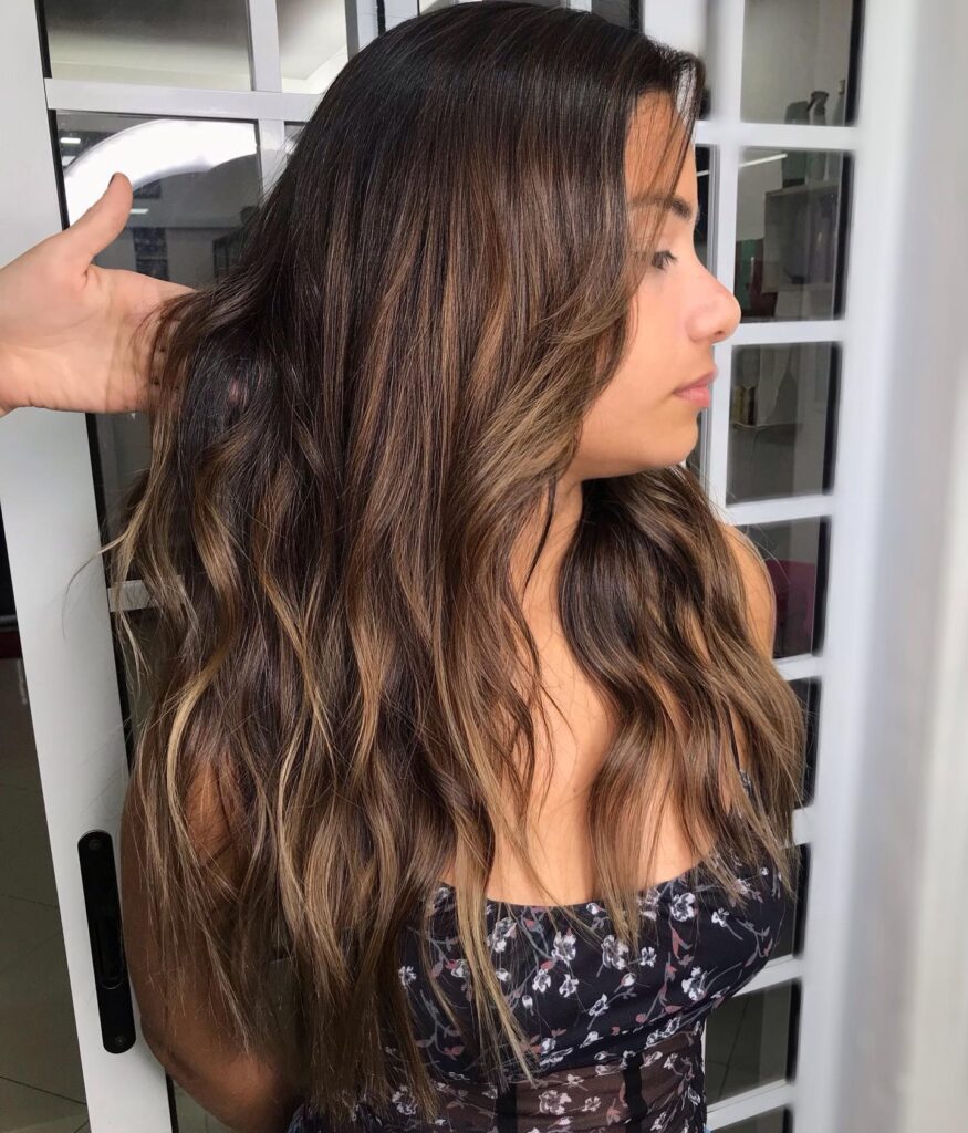 Coloração e mechas – Studio Chagas, Boqueirão, Praia Grande - SP – foto 1