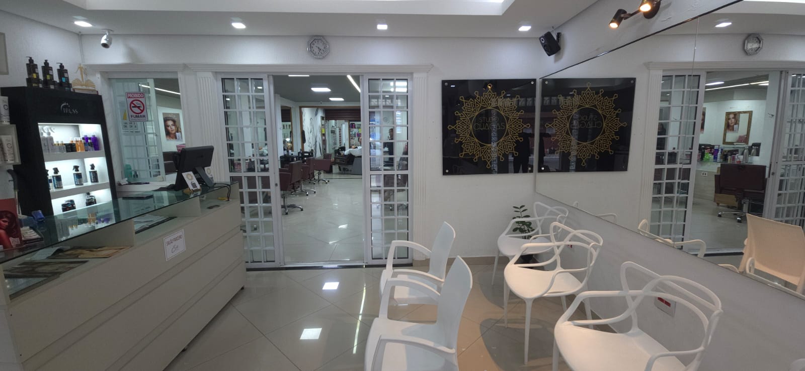 área de manicure e pedicure do salão no Boqueirão
