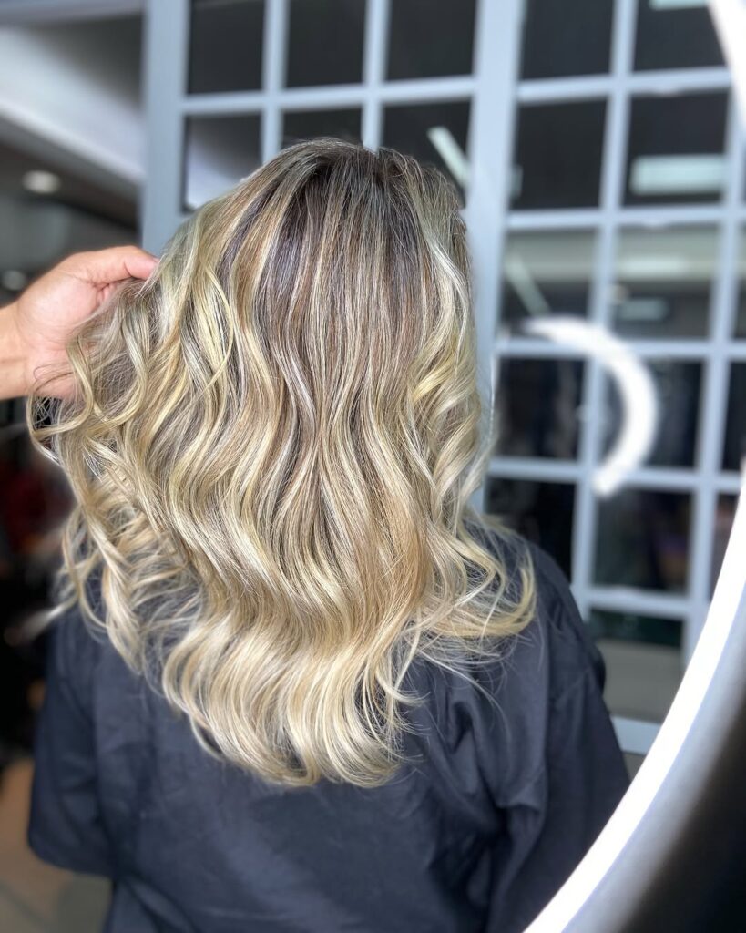 Coloração e mechas – Studio Chagas, Boqueirão, Praia Grande - SP – foto 11